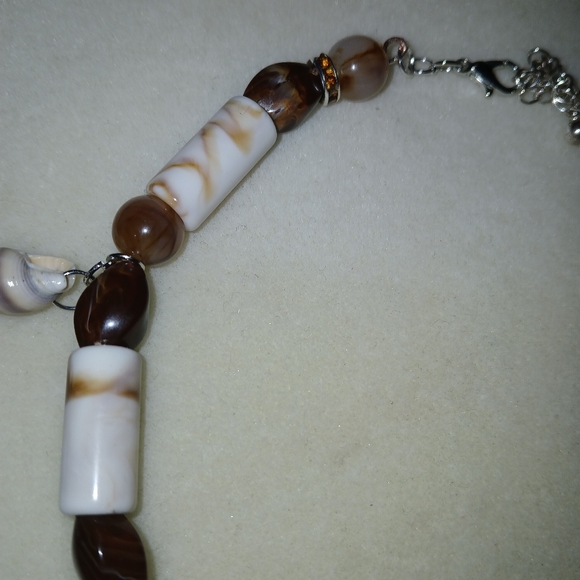 NWT Handcrafted Natural Stone and Shell Choker Necklace and Earrings Set. - Picture 5 of 9